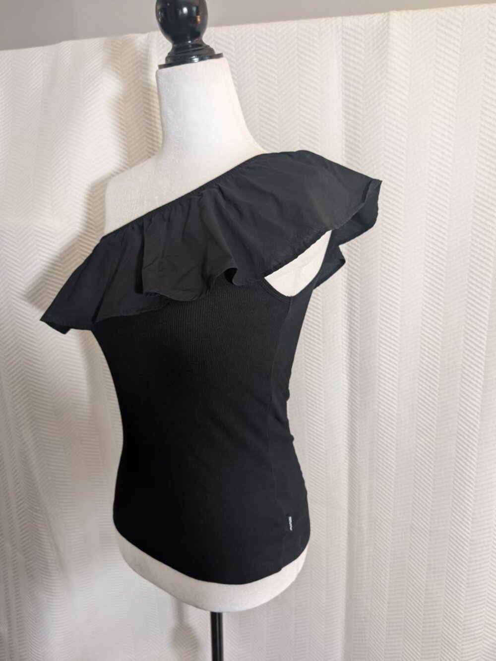 MOLO Rebecca Black One‑Shoulder Ruffle Top Organic Cotton Top Teen or Women XS